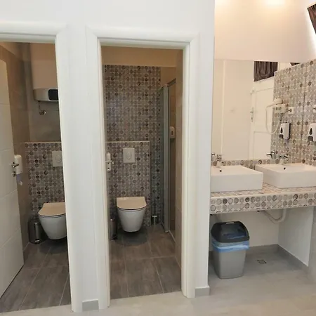 Flamingo بيت شباب