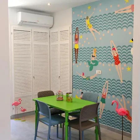 Flamingo Hostel *